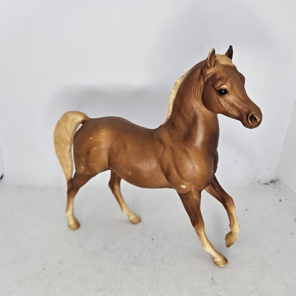 EARLY BREYER CLASICS "ARABIAN FAMILY CHESTNUT STALLION ONLY"  GOOD CONDISH Used. - Picture 1 of 13